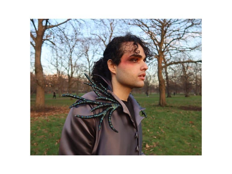 Costume by İren Aseo, image 3